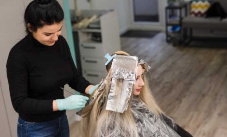 How to Choose the Perfect Highlight Hair Stylist for Stunning, Natural-Looking Color